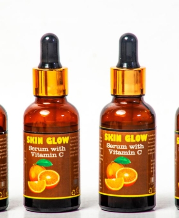 Damlalıklı şişede C vitamini serumu